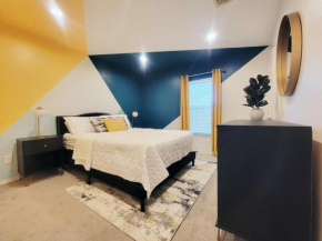 Haus of Colours - 7 beds - GRB - Downtown